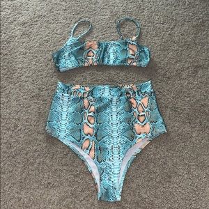 Day G snakeskin set
